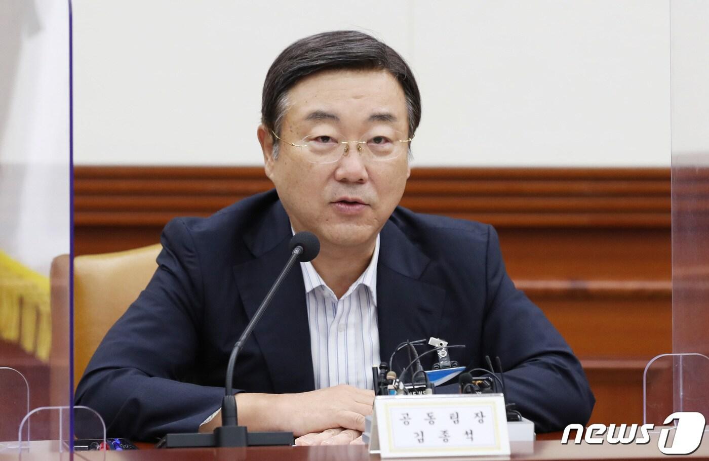 김종석 경제 규제혁신 TF 공동팀장이 28일 오전 서울 종로구 정부서울청사에서 열린 제1차 경제 규제혁신 태스크포스(TF)에서 모두 발언을 하고 있다. 2022.7.28/뉴스1 ⓒ News1 박지혜 기자