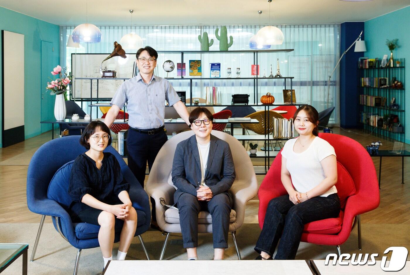 UNIST 전희진 박사과정 연구원(오른쪽부터), 김은희 교수, 강세병 교수, 여미래 연구원. (UNIST 제공) ⓒ 뉴스1