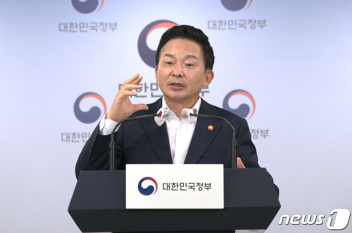 본문 이미지 - 원희룡 국토교통부 장관이 28일 오후 서울 종로구 정부서울청사에서 이스타항공의 변경면허 신청 및 발급 과정에 대한 조사 결과를 발표하고 있다. 2022.7.28/뉴스1 ⓒ News1 박지혜 기자
