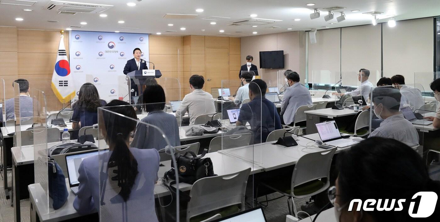 원희룡 국토교통부 장관이 28일 오후 서울 종로구 정부서울청사에서 이스타항공의 변경면허 신청 및 발급 과정에 대한 조사 결과를 발표하고 있다.  2022.7.28/뉴스1 ⓒ News1 박지혜 기자