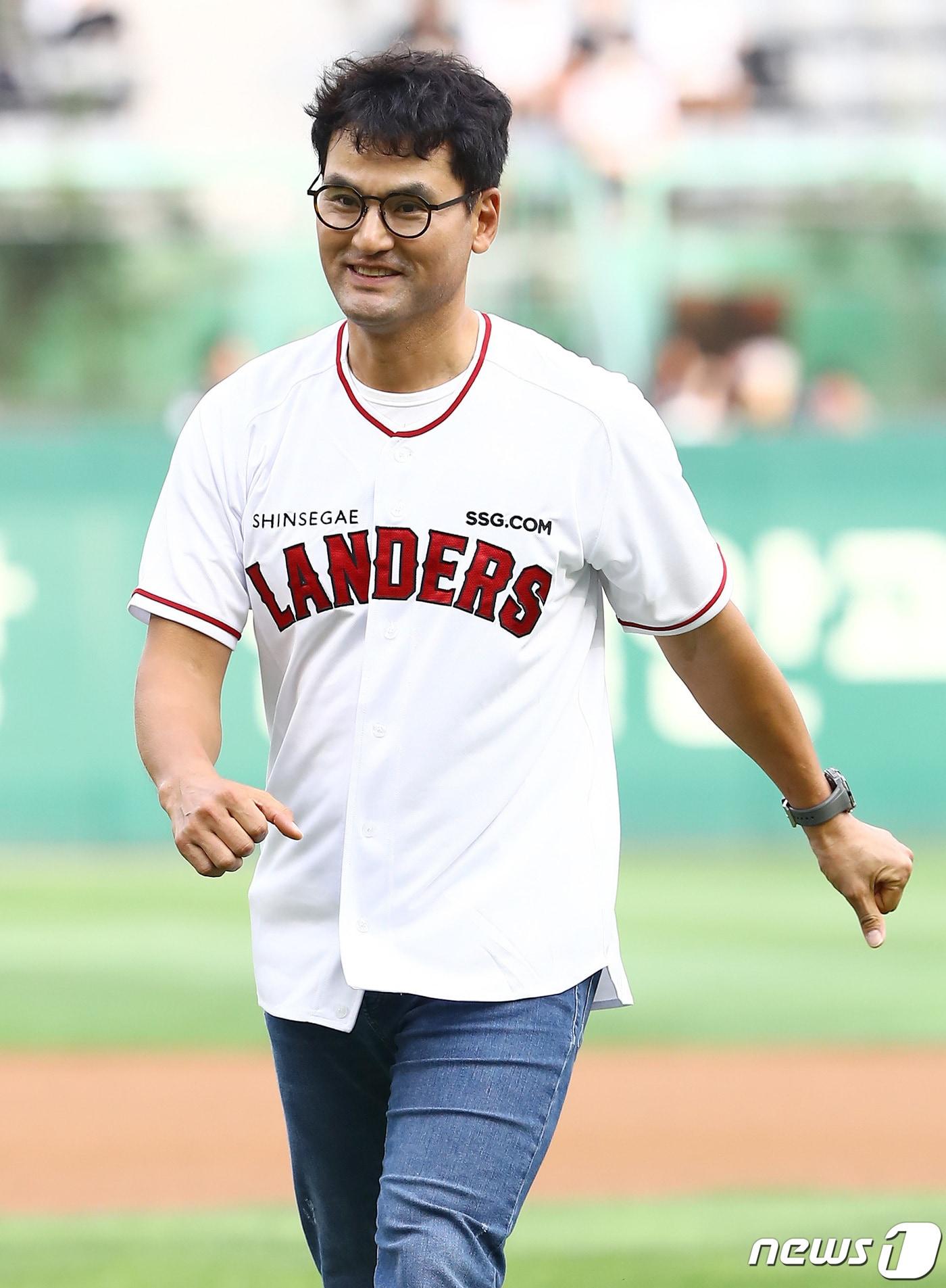 본문 이미지 - 박찬호는 지난해 7월 SSG 랜더스필드에서 시구를 한 경험이 있다. &#40;SSG 랜더스 제공&#41; 2022.7.28/뉴스1 ⓒ News1 김진환 기자