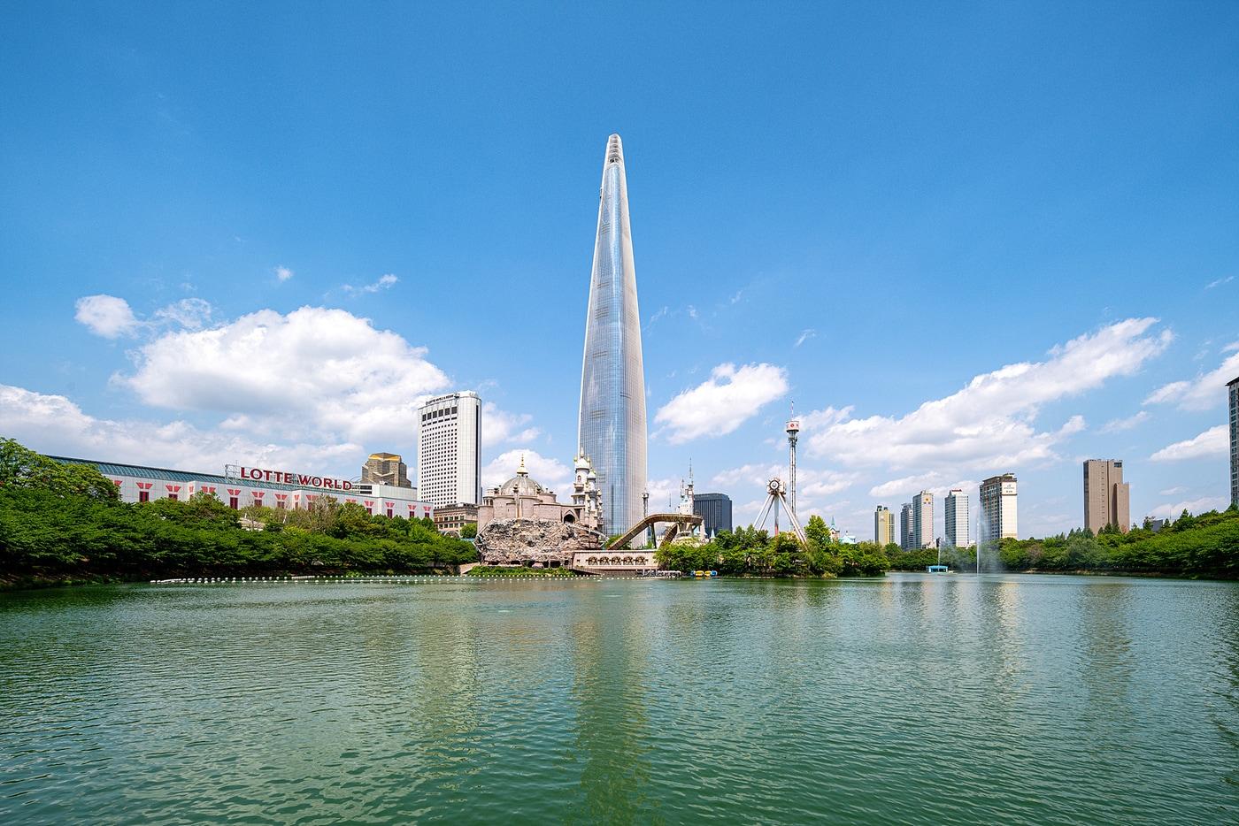 '2022 롯데 Oe 레이스'가 열리는 롯데월드타워와 석촌호수(롯데월드타워 제공).ⓒ 뉴스1