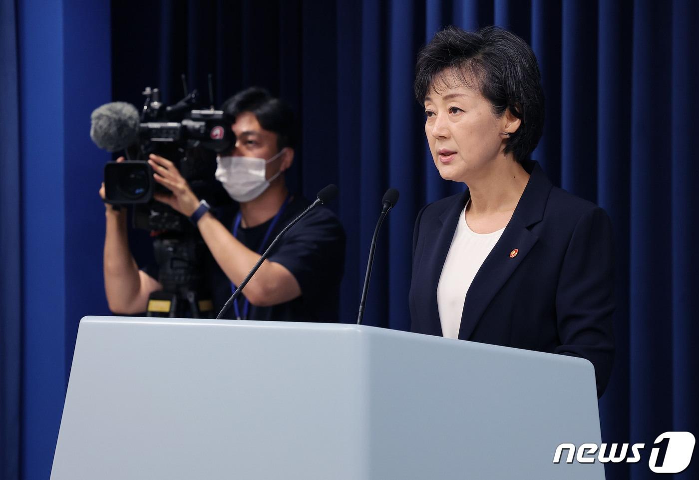 박순애 사회부총리 겸 교육부 장관이 29일 용산 대통령실 청사에서 윤석열 대통령에게 진행한 부처 업무보고 결과를 브리핑 하고 있다. &#40;대통령실사진기자단&#41; 2022.7.29/뉴스1 ⓒ News1 안은나 기자