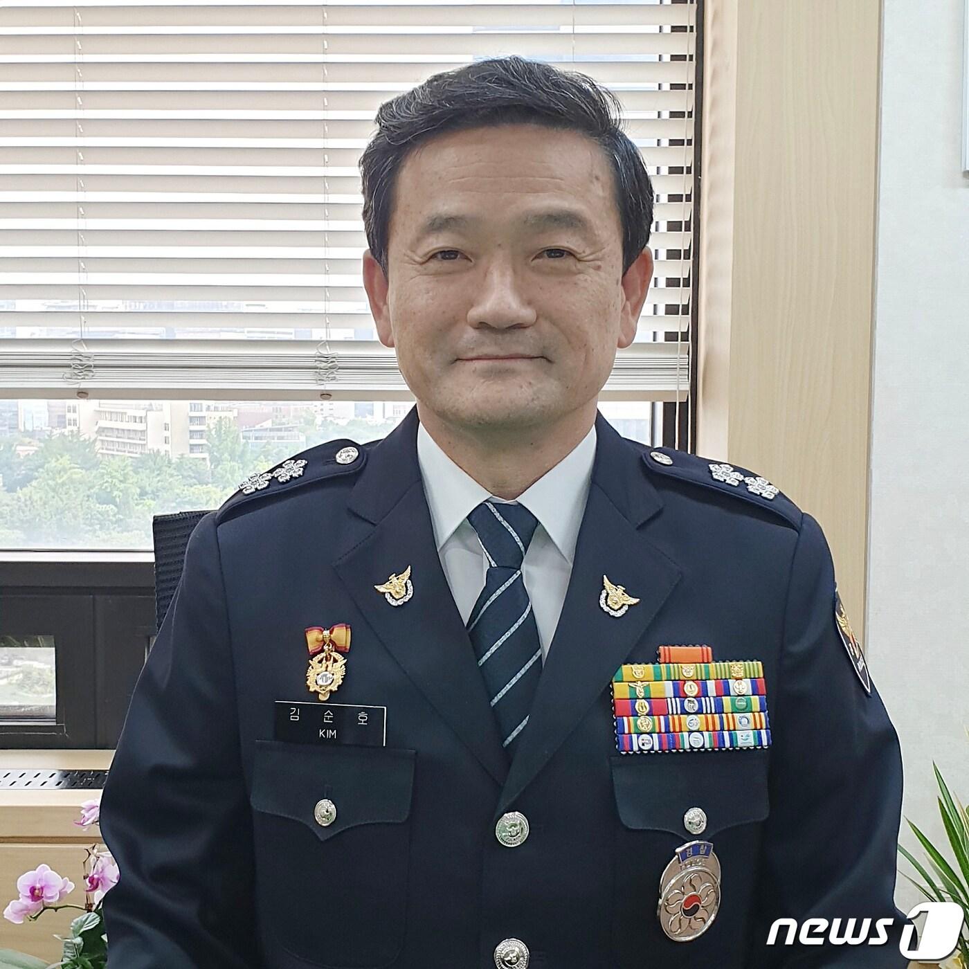 본문 이미지 - 31년 만에 부활하는 행정안전부 산하 '경찰국'의 첫 수장으로 비(非)경찰대 출신의 김순호 경찰청 국가수사본부 안보수사국장(치안감)이 임명됐다. (경찰청 제공) 2022.7.29/뉴스1