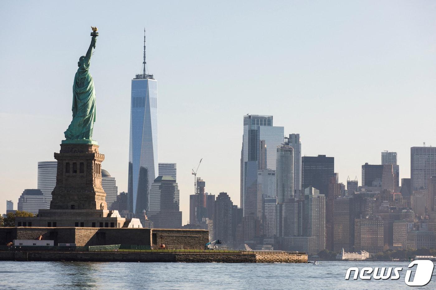 미국 뉴욕주 뉴욕시 자치구 맨해튼에 위치한 자유의 여신상과 스카이 라인. &lt;자료 사진&gt; ⓒ 로이터=뉴스1 ⓒ News1 최서윤 기자
