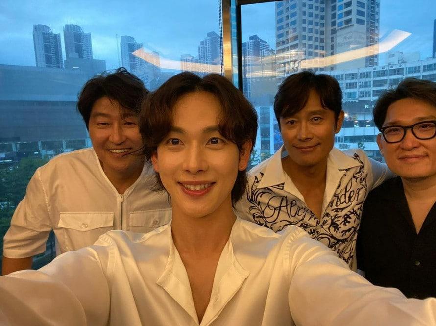 본문 이미지 - 송강호, 임시완, 이병헌, 한재림감독(왼쪽부터) 임시완 SNS 캡처 ⓒ 뉴스1