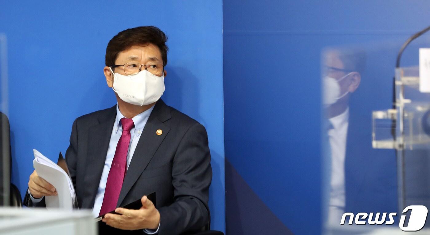 본문 이미지 - 박보균 문화체육관광부 장관이 4일 오전 정부세종청사에서 열린 출입기자단 간담회에 참석하여 시작을 기다리고 있다.2022.7.4/뉴스1 ⓒ News1 김기남 기자
