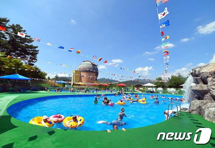 본문 이미지 - 전북 무주군이 여름방학을 맞아 무주 반디랜드 야외 물놀이장을 9일 개장한다.(무주군 제공)2022.7.4./ⓒ 뉴스1