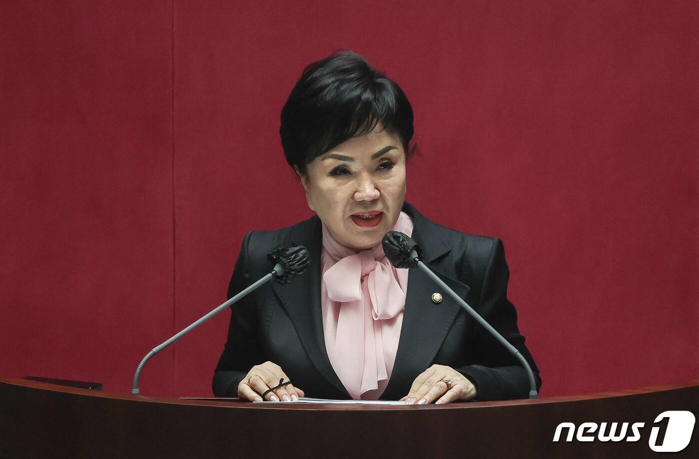 최영희 국민의힘 의원이 4일 오후 서울 여의도 국회에서 열린 제398회 국회(임시회) 제1차 본회의에서 인사말을 하고 있다. (공동취재) 2022.7.4/뉴스1 ⓒ News1 이재명 기자