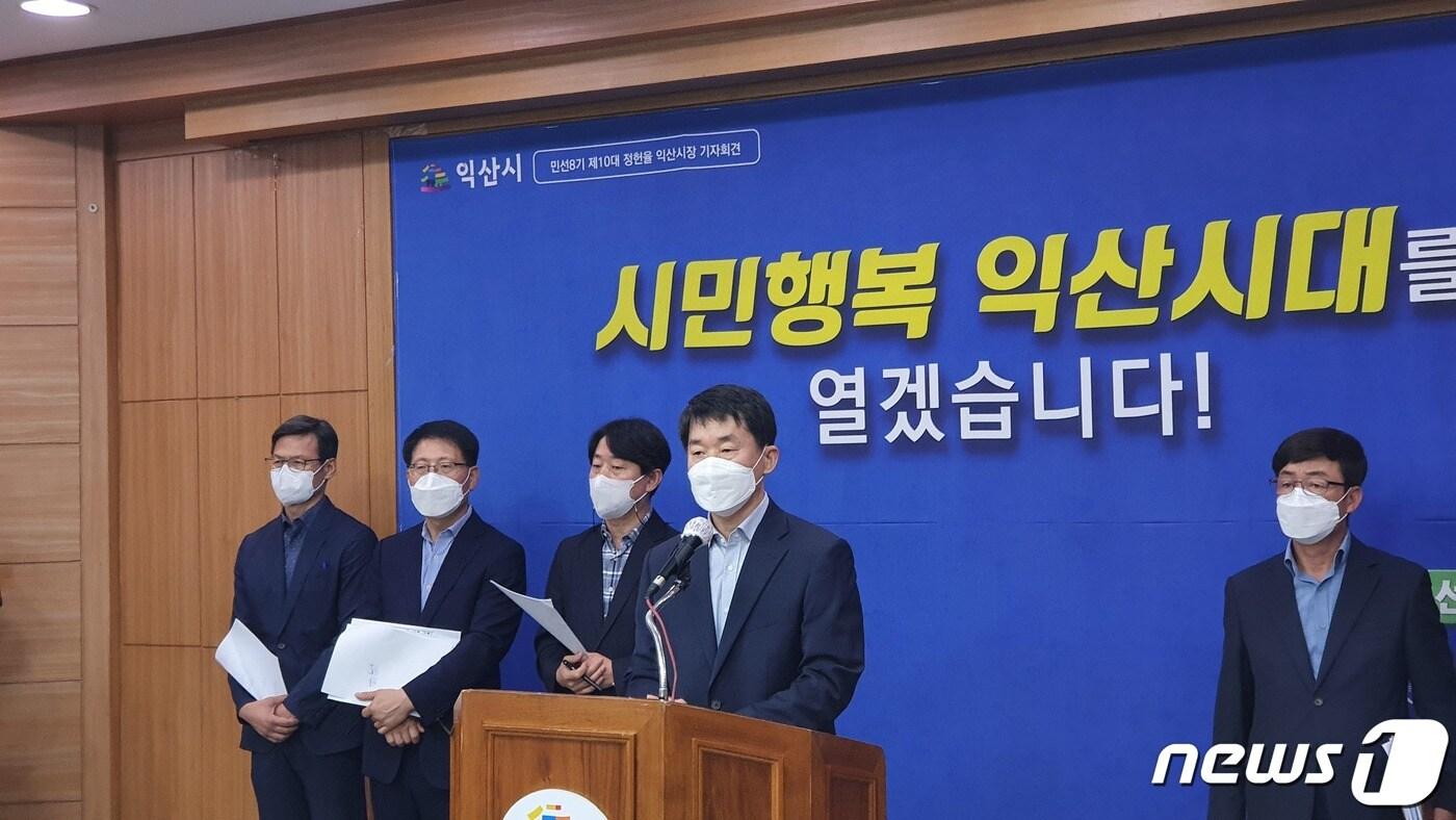 오택림 전북 익산시 부시장이 최근 불거진 '경찰관 폭언 논란'과 관련해 발언하고 있다.2022.7.5./ⓒ 뉴스1