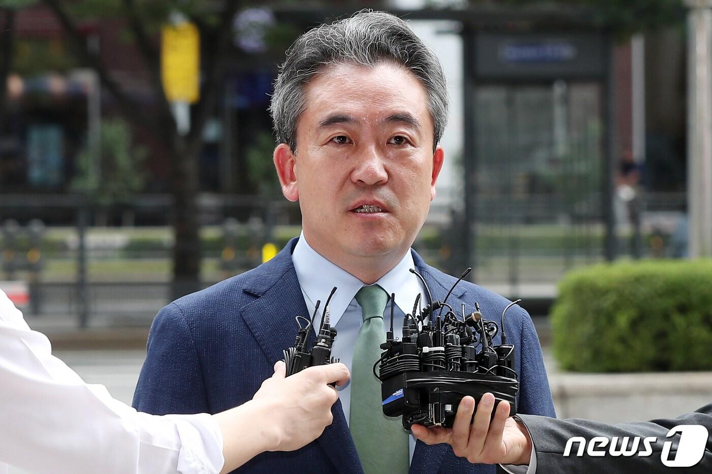 본문 이미지 - 윤희근 신임 경찰청장 내정자가 5일 오전 서울 서대문구 국가경찰위원회에서 열린 차기 경찰청장 임명제청동의안 심의위원회에 출석하며 취재진의 질문에 답하고 있다. 2022.7.5/뉴스1 ⓒ News1 민경석 기자