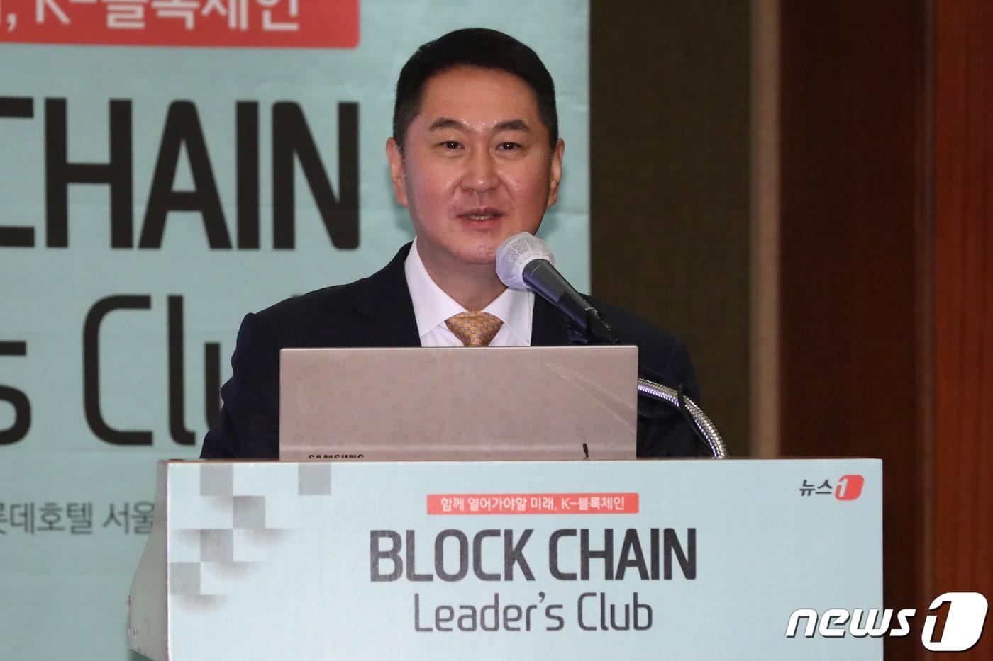 이석우 두나무 대표이사가 6일 오전 서울 소공동 롯데호텔에서 뉴스1 주최로 열린 '제1회 블록체인 리더스 클럽' 조찬 행사에 참석해 디지털 자산 시장 자율규제와 투자자 보호에 대해 발표하고 있다. 2022.7.6/뉴스1 ⓒ News1 이광호 기자