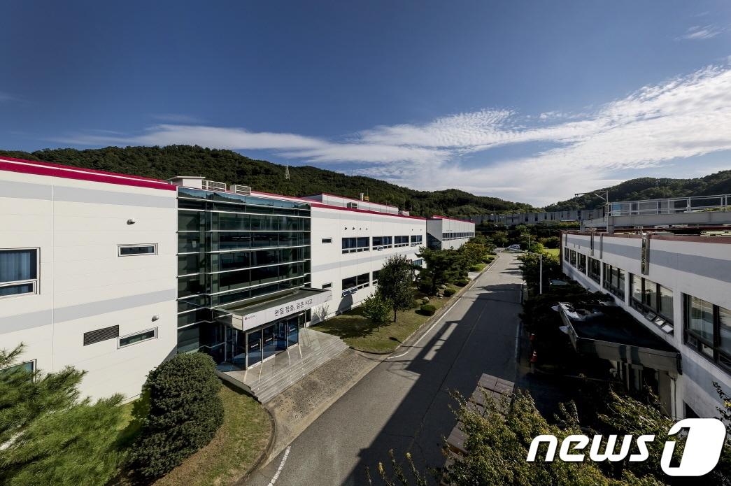 본문 이미지 - 6일 구미시청에서 LG이노텍이 경상북도 및 구미시와 투자 협약(MOU)을 체결했다. 사진은 LG이노텍 구미사업장의 모습. (LG이노텍 제공) 2022.7.6/뉴스1