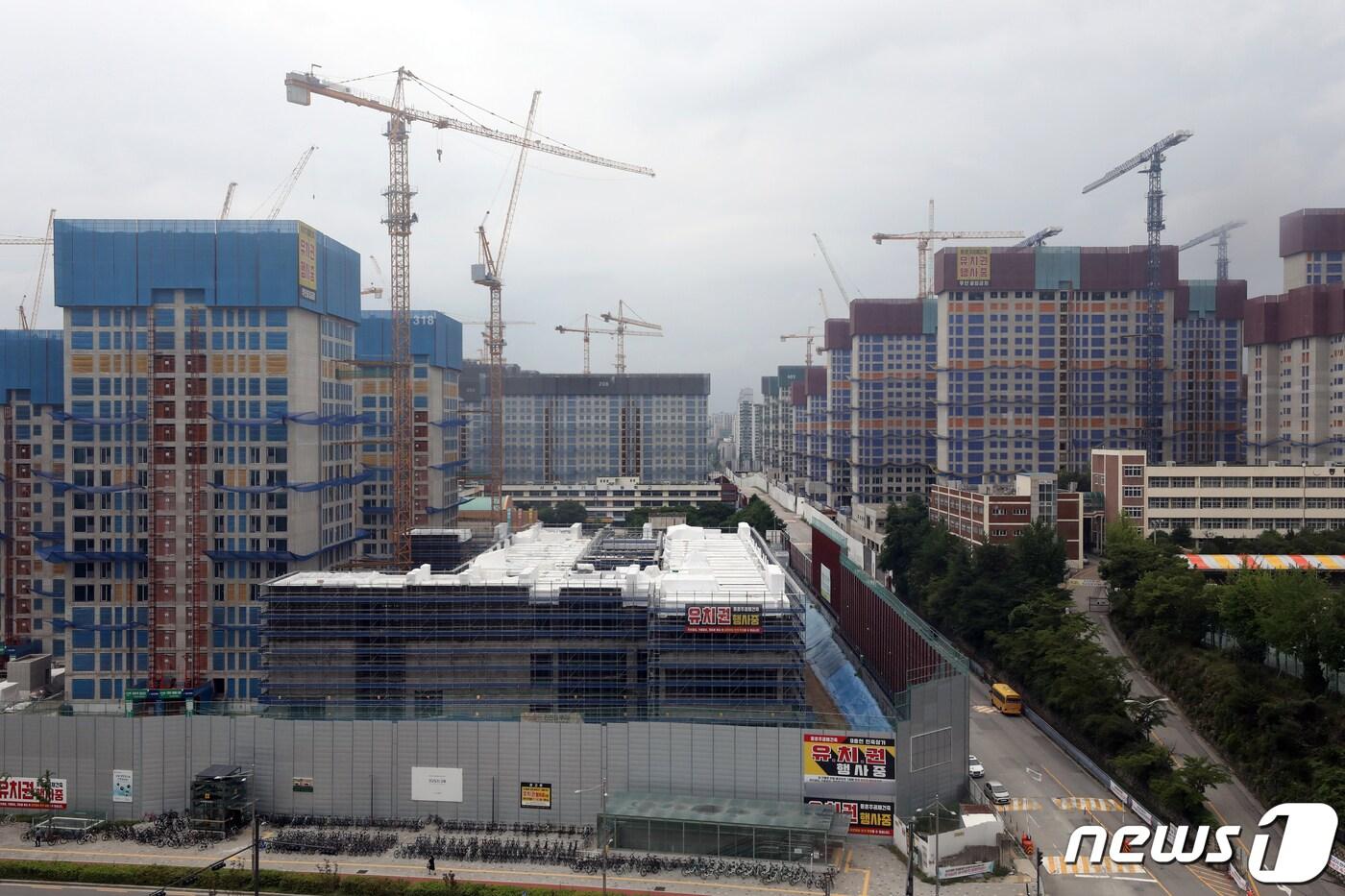 서울 강동구 둔춘주공 재건축 현장의 모습. 2022.7.8/뉴스1 ⓒ News1 황기선 기자