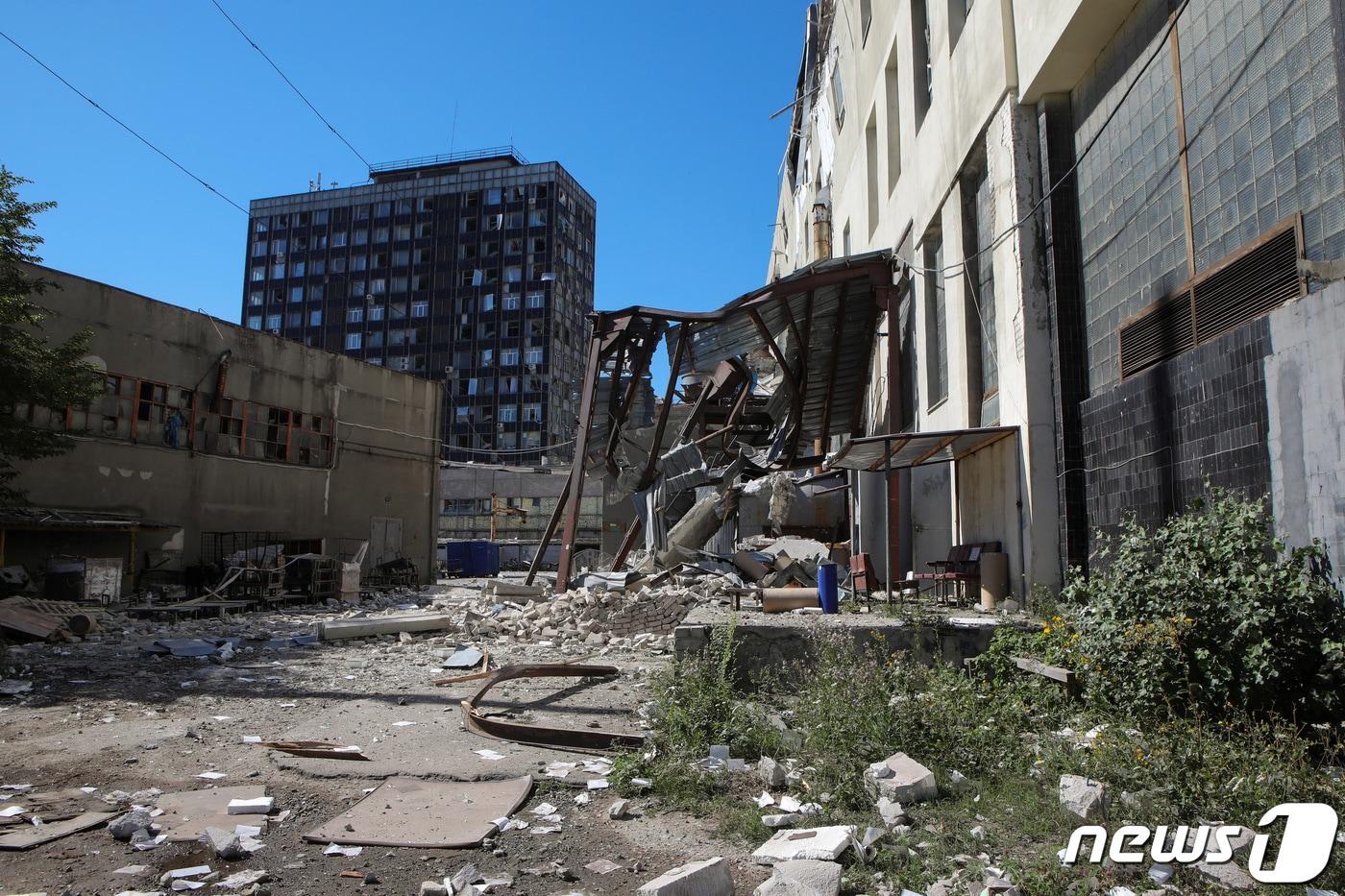 31일(현지시간) 우크라이나 하르키우에 있는 한 인쇄공장이 러시아 미사일 공격으로 크게 훼손돼 있다. ⓒ 로이터=뉴스1 ⓒ News1 박기현 기자