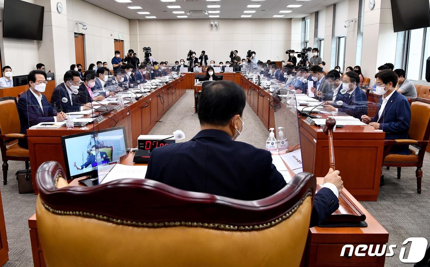 본문 이미지 - 1일 서울 여의도 국회에서 기획재정위원회 전체회의가 박대출 위원장 주재로 열리고 있다. (공동취재) 2022.8.1/뉴스1 ⓒ News1 허경 기자