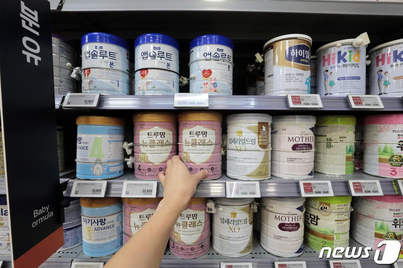 한 마트에 조제분유가 진열돼 있다. (자료사진)/뉴스1 ⓒ News1 조태형 기자