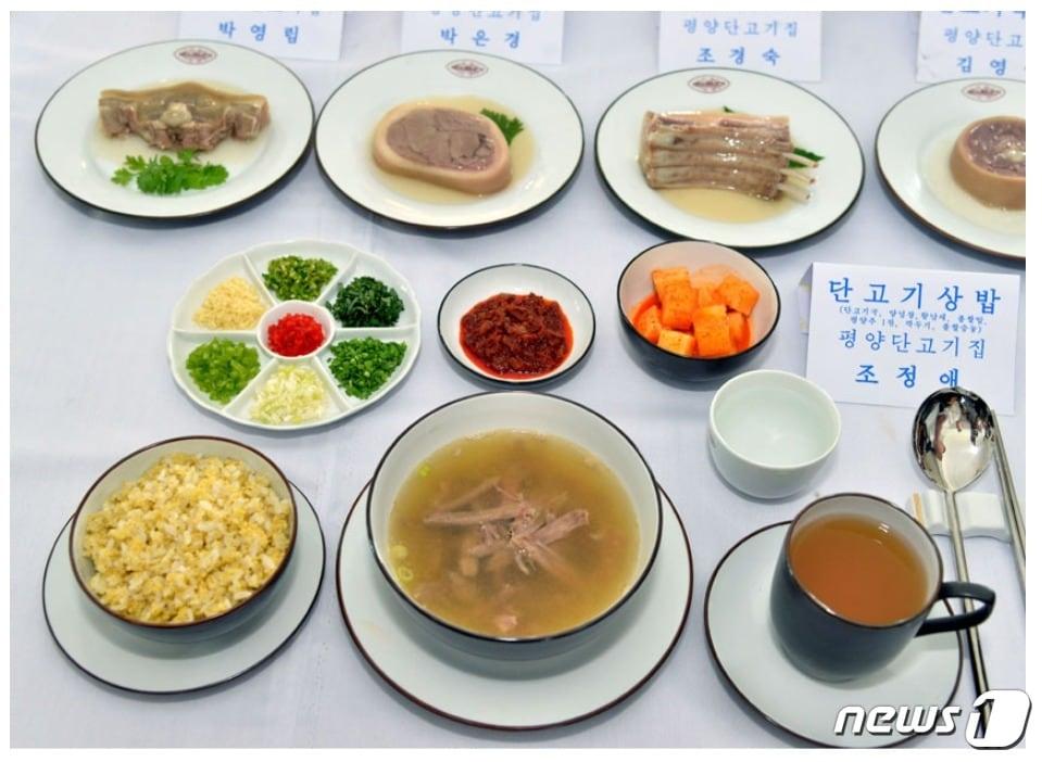 본문 이미지 - 북한 단고기(개고기) 요리 경연 대회에 나온 음식들. (출처=통일의 메아리 갈무리) ⓒ 뉴스1