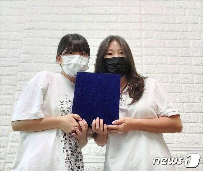 본문 이미지 - 왼쪽부터 전북대 소프트웨어공학과 김소정, 주은정 학생ⓒ 뉴스1