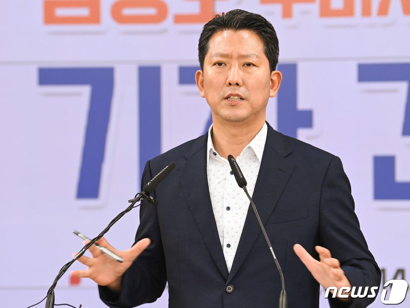본문 이미지 - 김장호 구미시장이  지난 8월 1일 경북 구미시청에서 취임 한달 기자간담회를 하고 있다.  (구미시 제공) 2022.8.1/뉴스1 ⓒ News1 정우용 기자