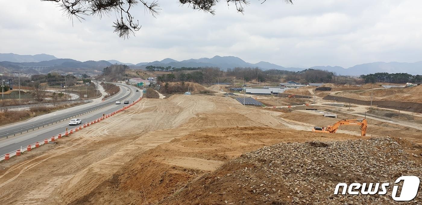 본문 이미지 - 전북 임실군 오수면 금암리 일원에 17만1412㎡ 규모로 조성 중인 제2농공단지. 국도 17호선이 인접해 있다.2022.8.12./ⓒ 뉴스1