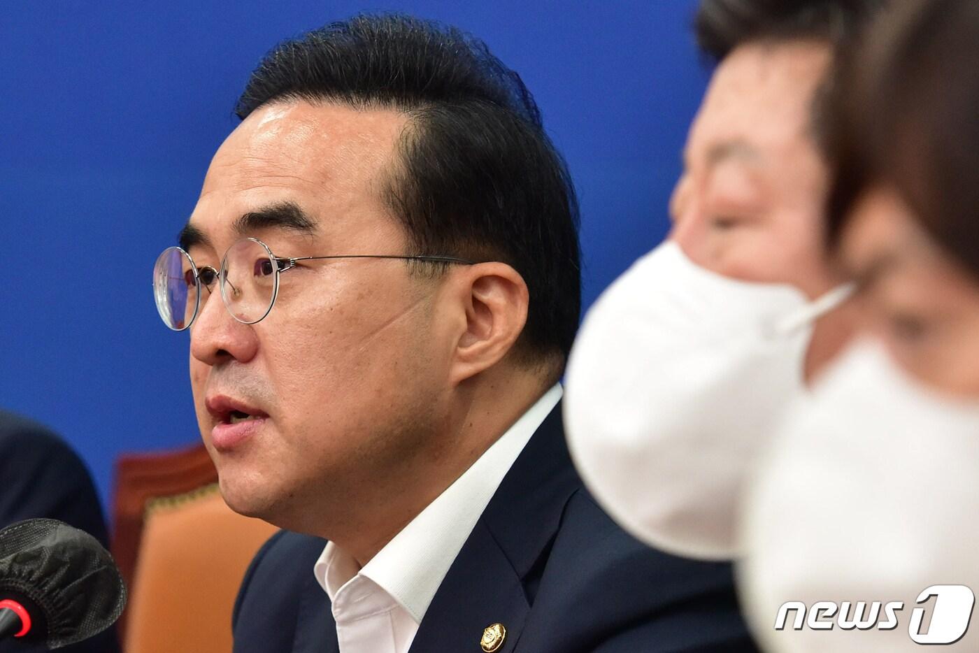 본문 이미지 - 박홍근 더불어민주당 원내대표가 12일 서울 여의도 국회에서 열린 비상대책위원회의에서 이번 폭우 신림동 반지하 일가족 참변에 비통해 하고 있다. (공동취재) 2022.8.12/뉴스1 ⓒ News1 허경 기자