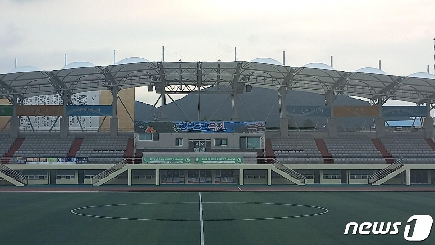 본문 이미지 - 충북 옥천공설운동장 본부석  모습. (옥천군 제공)/뉴스1 