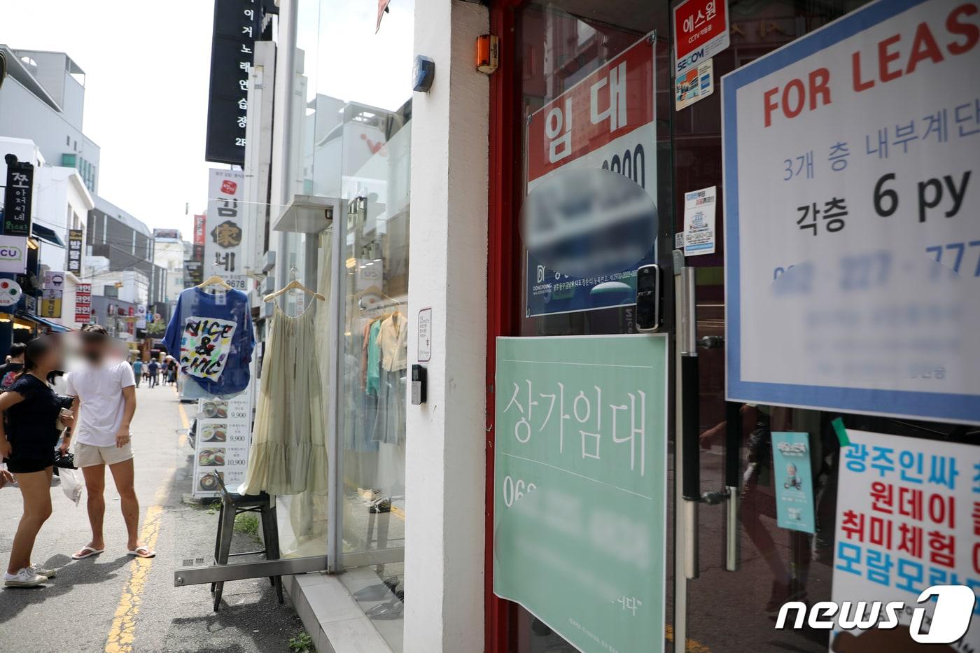 충장로 일대 건물에 임대 광고가 붙은 모습 /뉴스1 ⓒ News1 이승현 기자