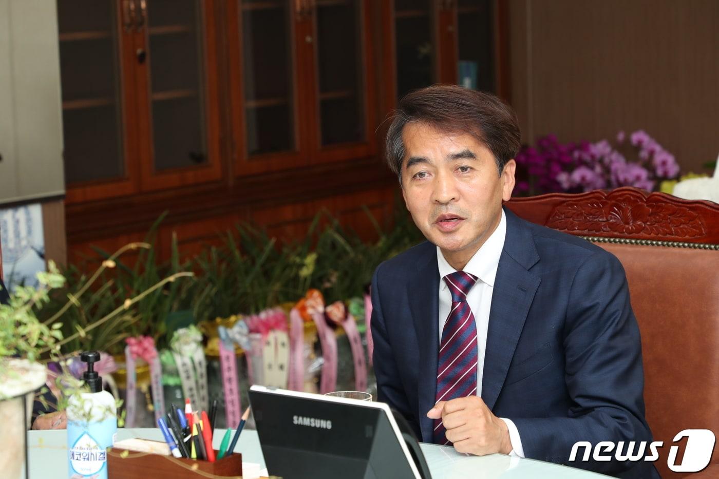 본문 이미지 - 최재형 보은군수 ⓒ News1 