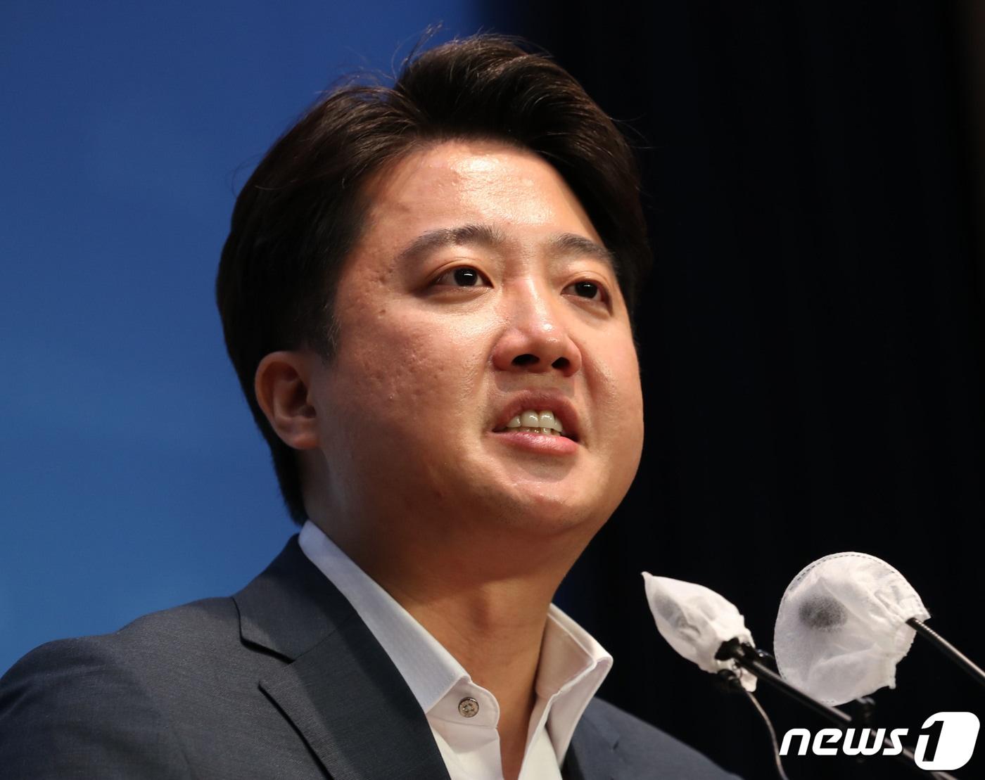 본문 이미지 - 이준석 국민의힘 대표가 13일 서울 여의도 국회 소통관에서 기자회견을 열고 있다. 2022.8.13/뉴스1 ⓒ News1 이성철 기자