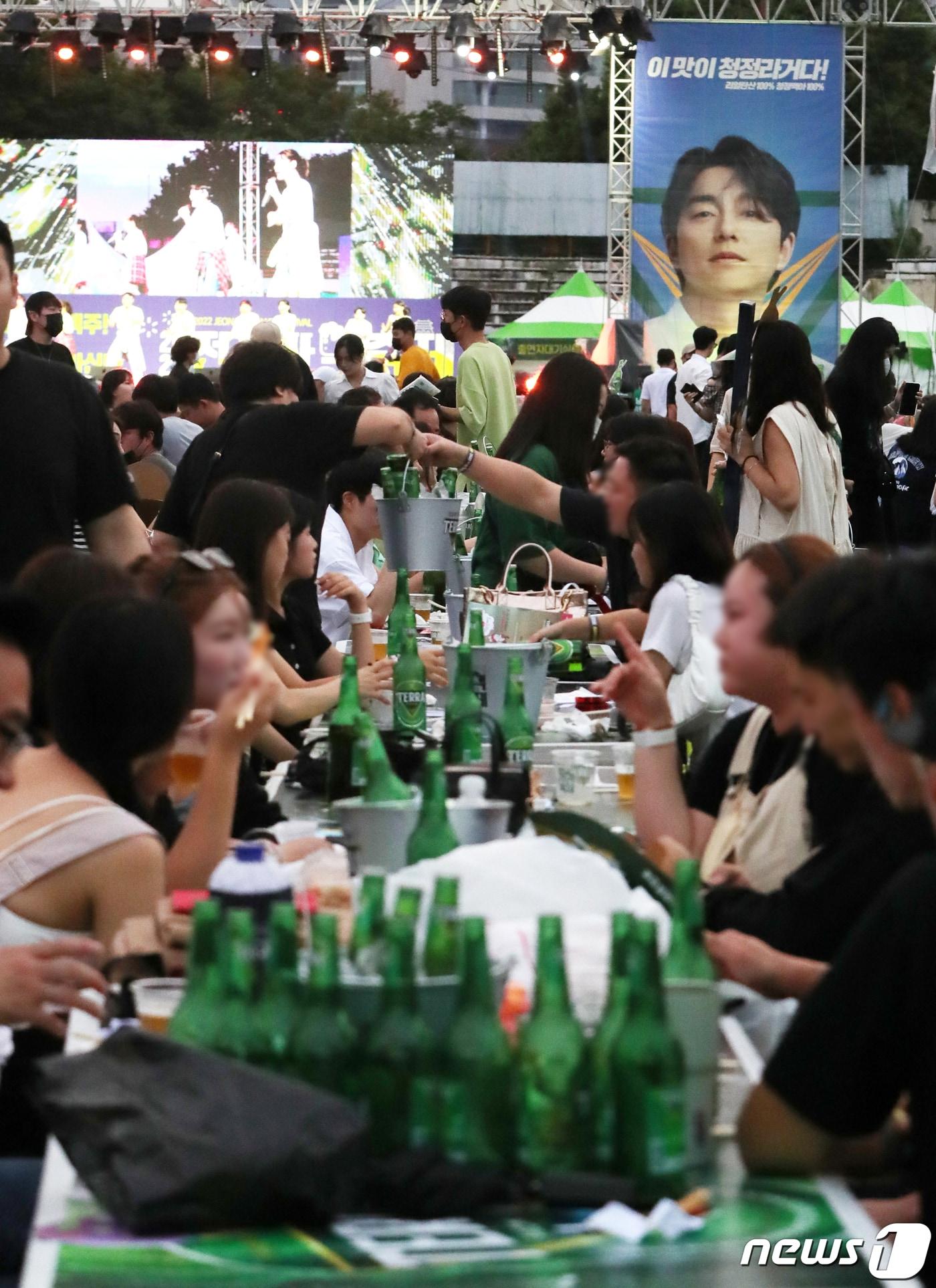 본문 이미지 - 전주가맥축제 모습/뉴스1  유경석 기자