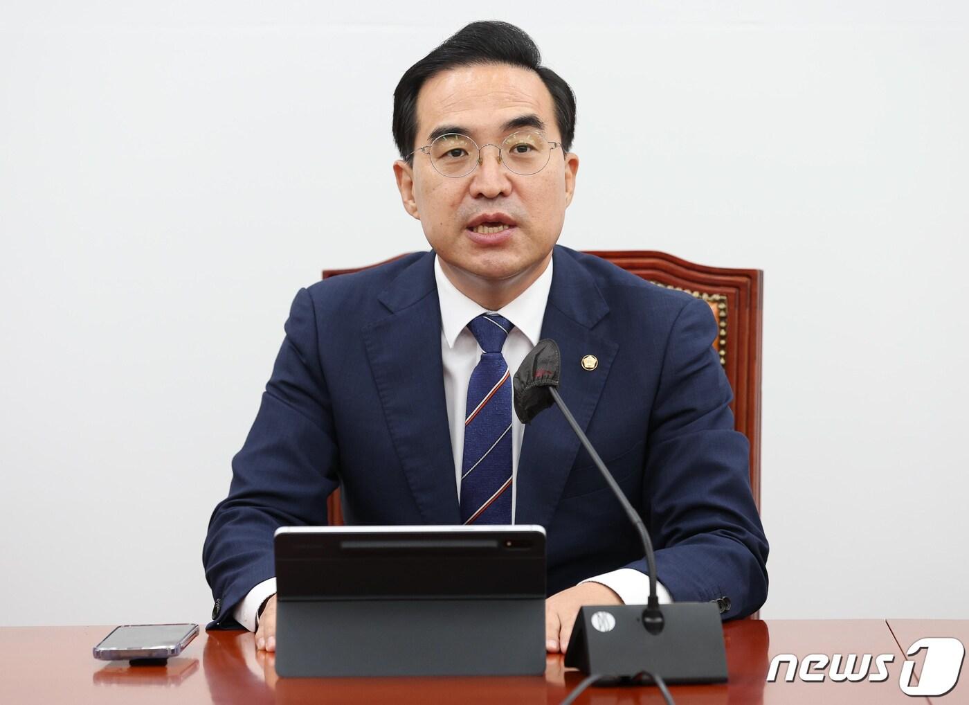 본문 이미지 - 박홍근 더불어민주당 원내대표가 16일 오전 서울 여의도 국회에서 열린 원내대책회의에서 모두 발언을 하고 있다. (공동취재) 2022.8.16/뉴스1 ⓒ News1 유승관 기자