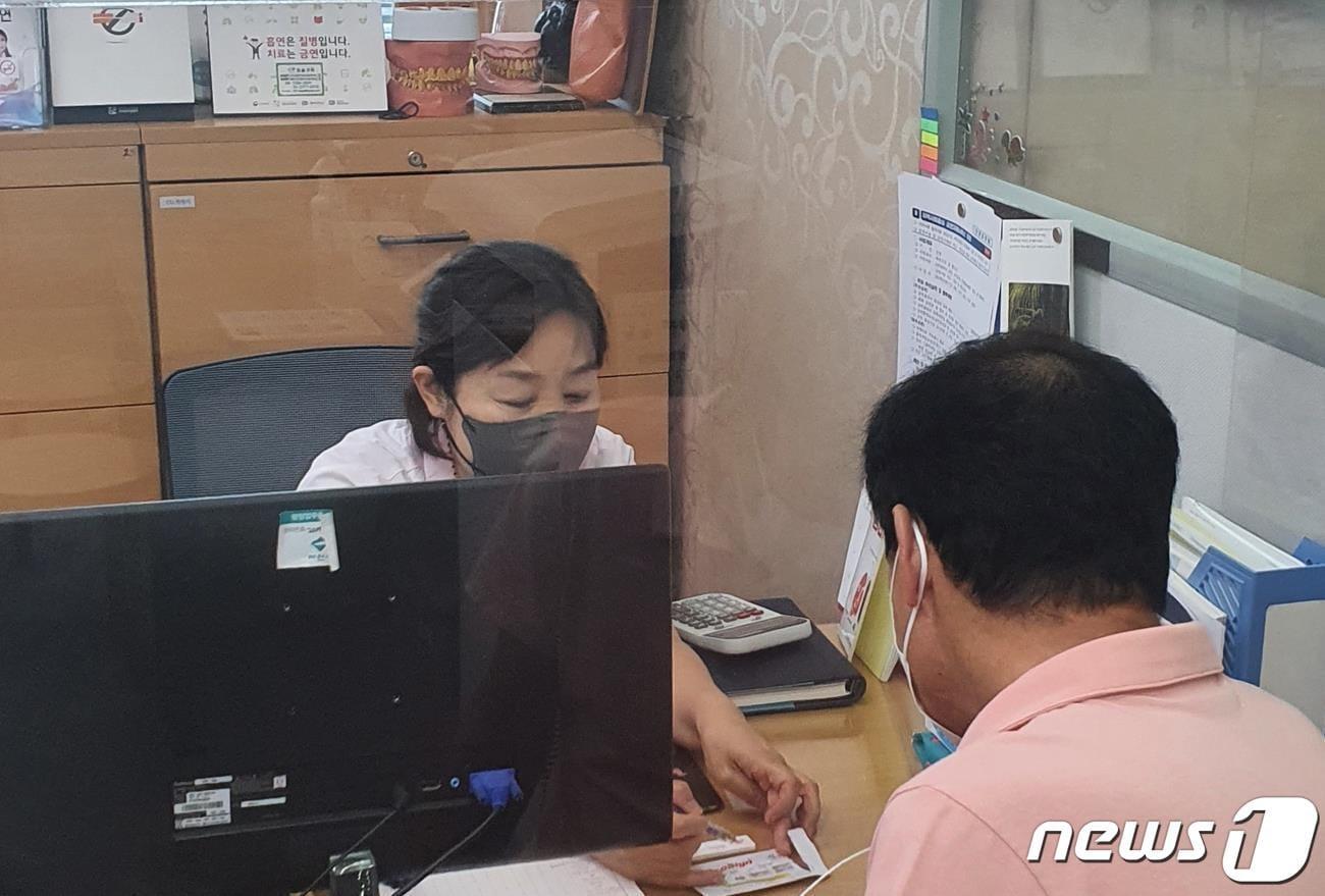 본문 이미지 - 제천시보건소는 금연틀리닉 등록 흡연자에 한해 종양표지자 검사를 무료로 실시한다.  