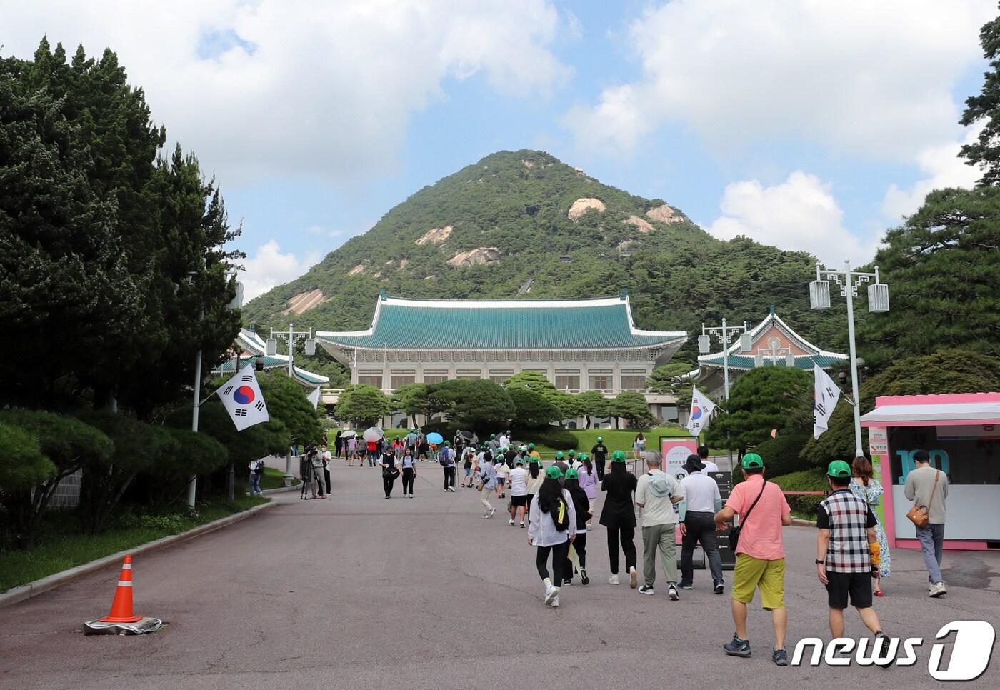 본문 이미지 -  개방 100일을 맞이한 청와대의 모습. 2022.8.17/뉴스1 ⓒ News1 김진환 기자