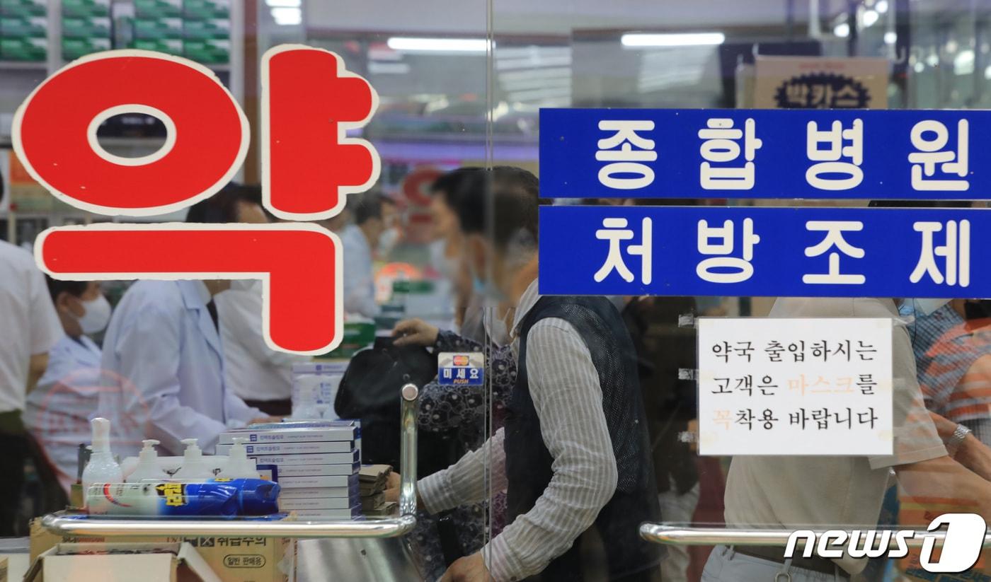 본문 이미지 - 서울 시내의 한 약국(자료사진으로, 특정 기사 내용과는 무관함).  ⓒ News1 구윤성 기자