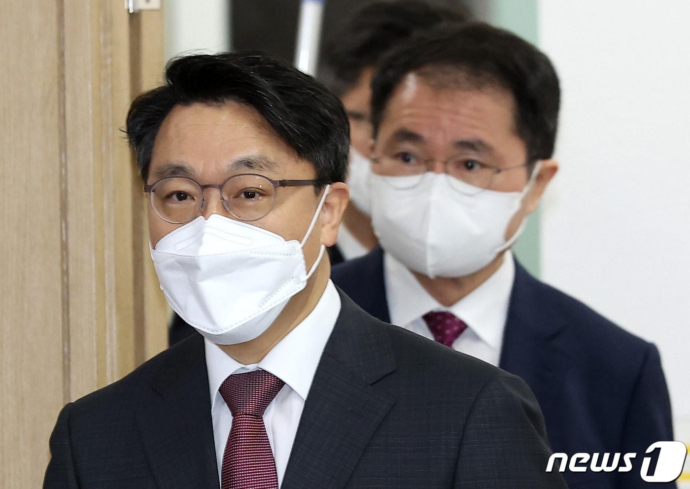 김진욱 전 공수처장(왼쪽)과 여운국 전 차장. 2022.8.18/뉴스1 ⓒ News1 조태형 기자