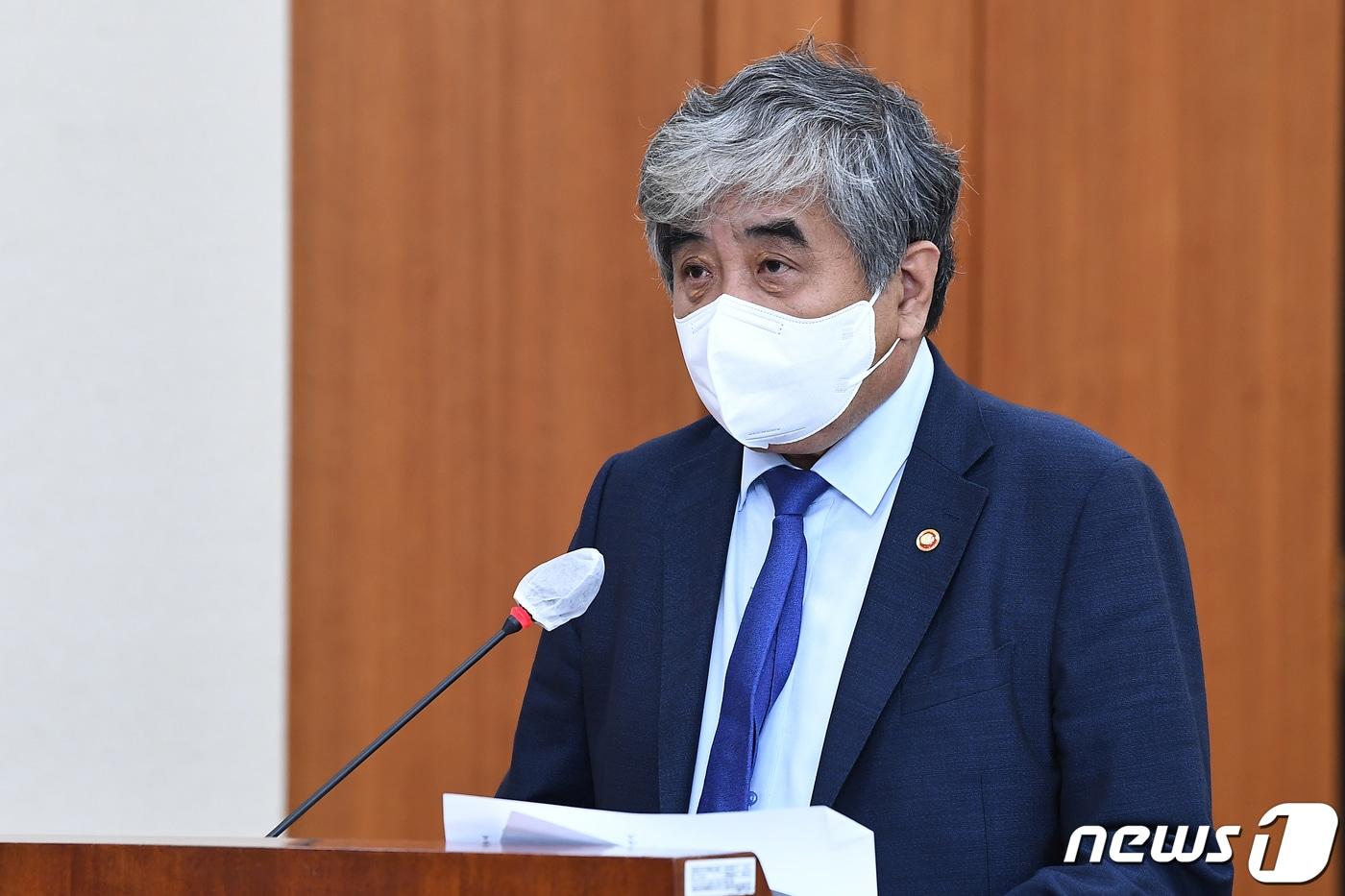 본문 이미지 - 한상혁 방송통신위원장이 지난 18일 서울 여의도 국회에서 열린 과학기술정보방송통신위원회 전체회의에서 제안 설명을 하고 있다. (공동취재) 2022.8.18/뉴스1 ⓒ News1 이재명 기자