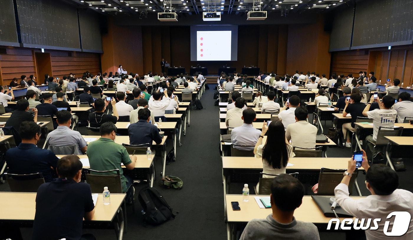 권대영 금융위원회 금융정책국장이 18일 오후 서울 중구 대한상공회의소에서 열린 '새출발기금 관련 금융권 설명회'에서 발언하고 있다. (금융위원회 제공) 2022.8.18/뉴스1