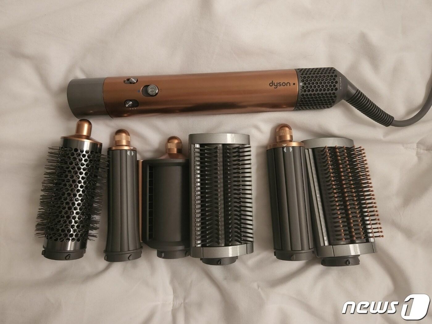 본문 이미지 - 지난달 출시된 에어랩 멀티스타일러. 본체와 갈아끼울 수 있는 여섯 가지 툴로 구성돼 있다. ⓒ 뉴스1 노우리 기자