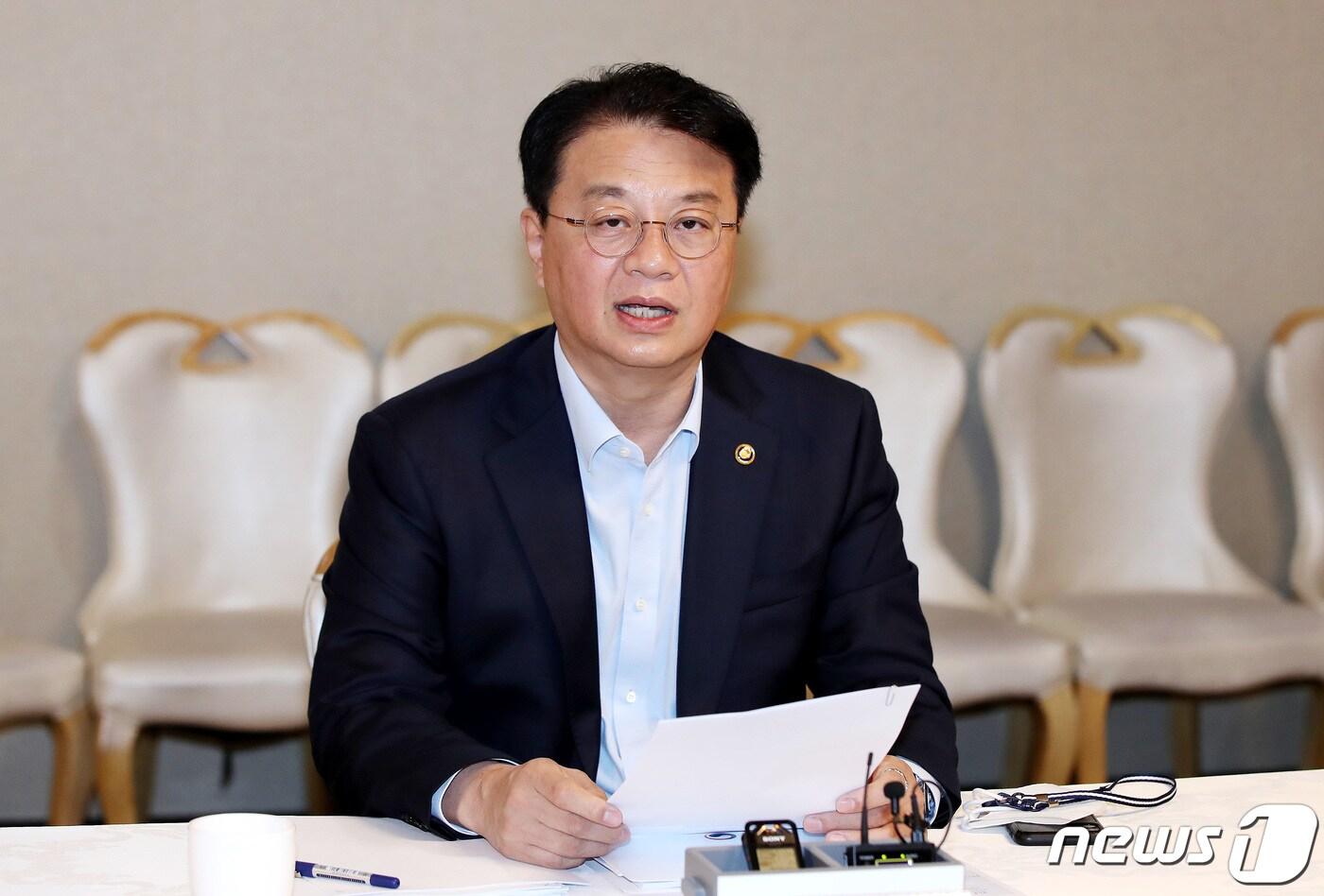 본문 이미지 - 방기선 기획재정부 1차관이 19일 오전 서울 종로구 정부서울청사에서 열린 제6차 비상경제차관회의를 주재하고 있다. 2022.8.19/뉴스1 ⓒ News1 박지혜 기자