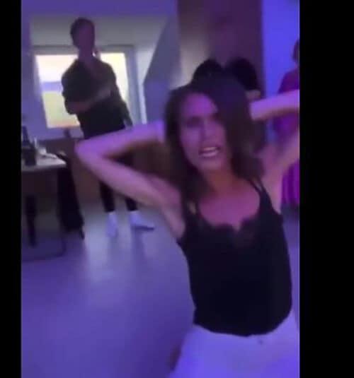 본문 이미지 - 18일(현지시간) 산나 마린 핀란드 총리가 춤추고 노는 영상이 공개돼 논란이 일고 있다. SNS 갈무리