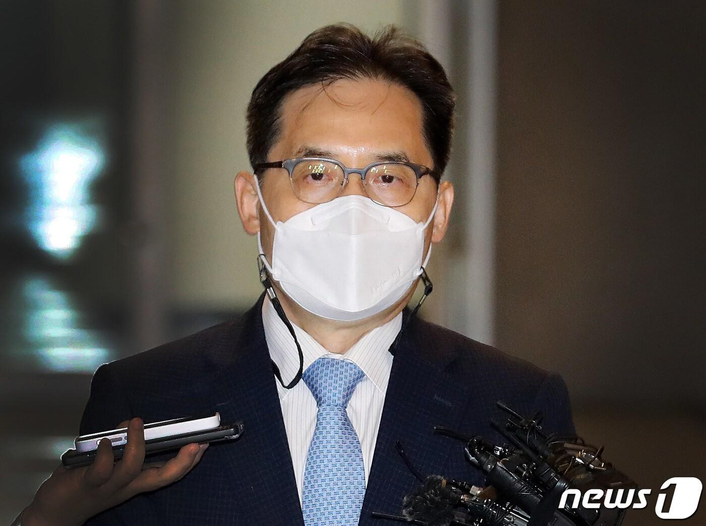 본문 이미지 - 윤석열 정부 초대 공정거래위원장으로 지명된 한기정 서울대 법학전문대학원 교수가 19일 오전 서울 중구 한국공정거래조정원에 마련된 인사청문회 준비 사무실로 출근하며 입장을 밝히고 있다. 2022.8.19/뉴스1 ⓒ News1 이동해 기자