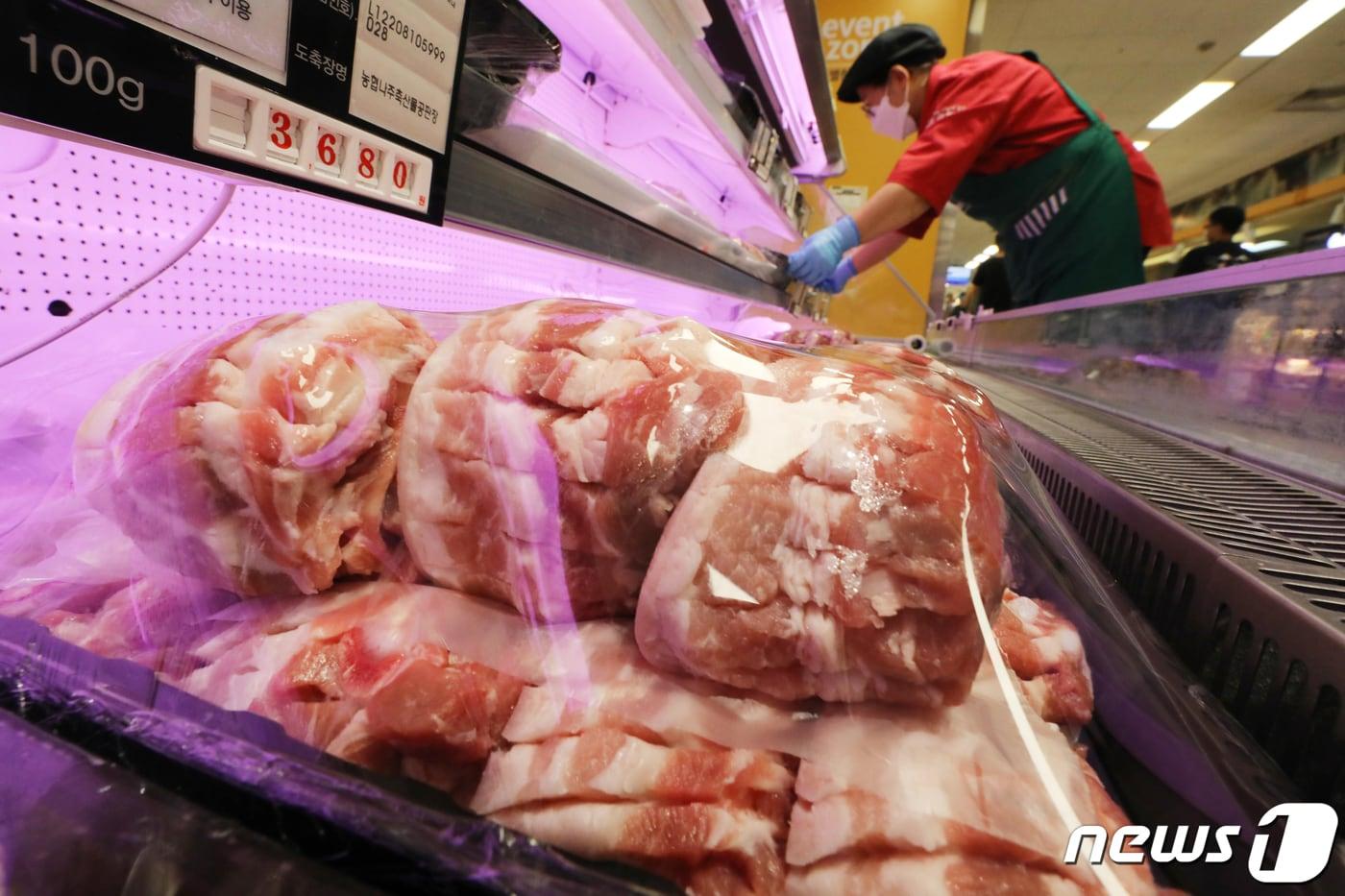 본문 이미지 - 서울의 한 대형마트 축산 매대.  ⓒ News1 이광호 기자