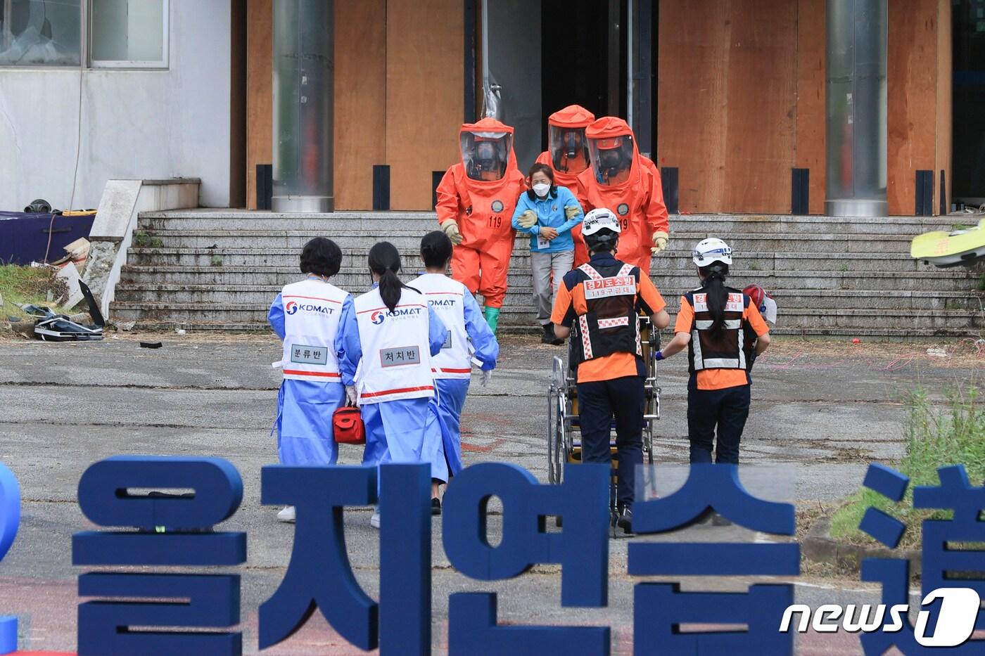 본문 이미지 - 24일 경찰대학교 부지에서 국가비상사태 발생을 대비한 경기도 단위 을지연습 실제 훈련이 진행됐다.(용인시 제공)