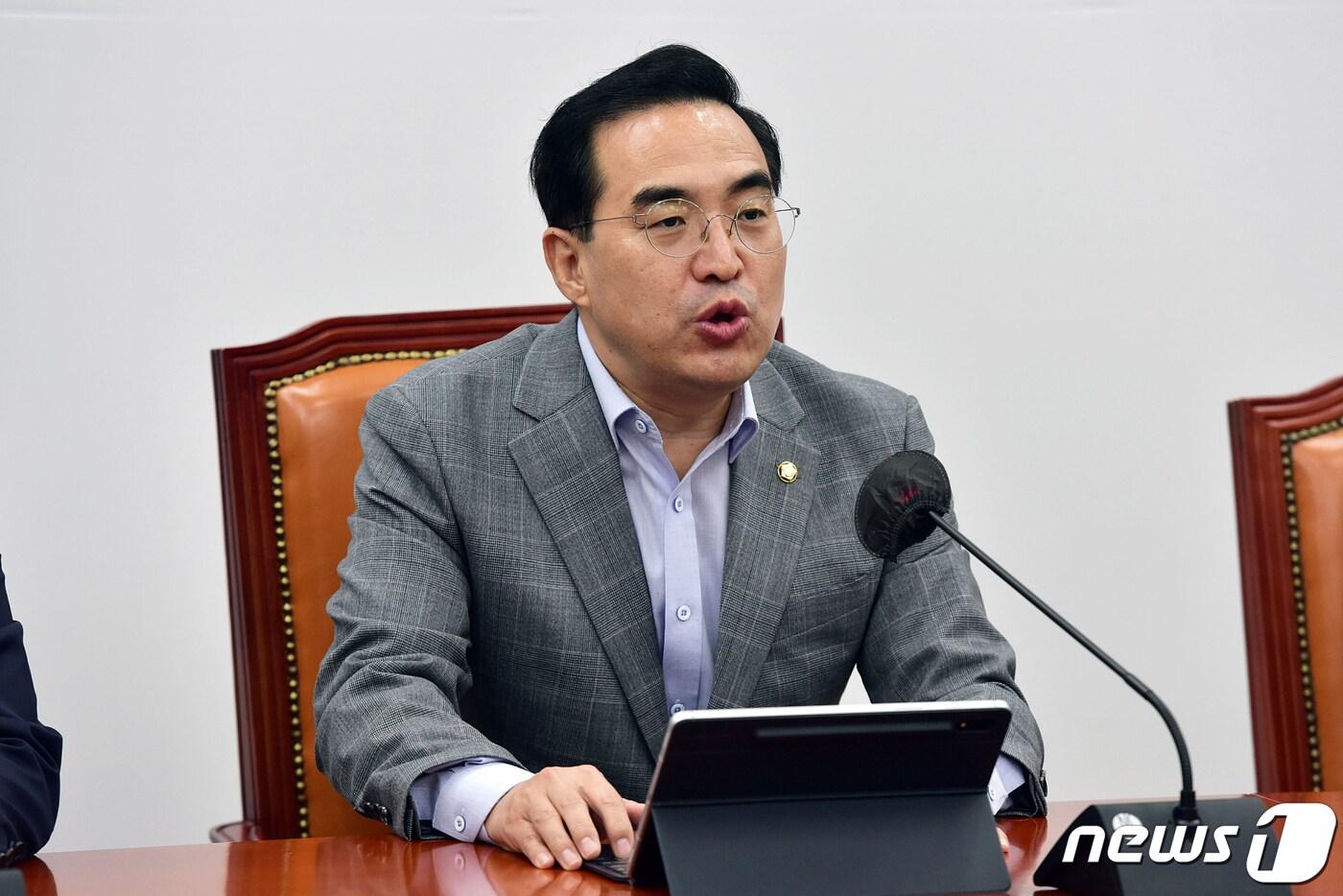 본문 이미지 - 박홍근 더불어민주당 원내대표가 25일 서울 여의도 국회에서 열린 정책조정회의에서 모두 발언을 하고 있다. (공동취재) 2022.8.25/뉴스1 ⓒ News1 허경 기자