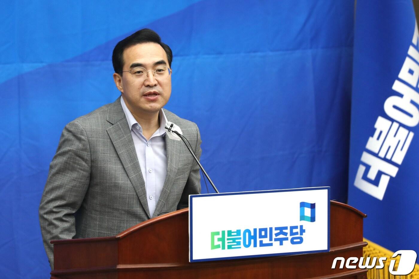 본문 이미지 - 박홍근 더불어민주당 원내대표가 25일 오전 서울 여의도 국회에서 열린 의원총회에서 발언하고 있다. (공동취재) 2022.8.25/뉴스1 ⓒ News1 유승관 기자