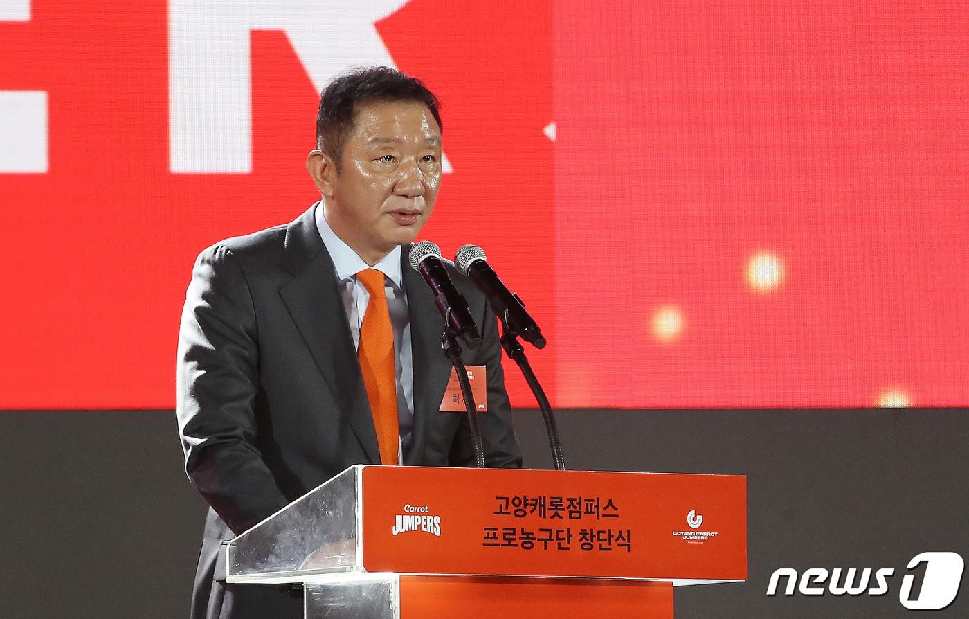 25일 오후 경기도 고양특례시 일산서구 고양체육관에서 열린 남자 프로농구 '고양 캐롯 점퍼스' 창단식에서 허재 데이원스포츠 대표가 창단포부를 발표하고 있다. 2022.8.25/뉴스1 ⓒ News1 임세영 기자