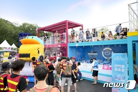 본문 이미지 - 송크란 뮤직 페스티벌에 마련된 샌드박스네트워크 NFT 홀더들을 위한 공간. 샌드박스네트워크 제공