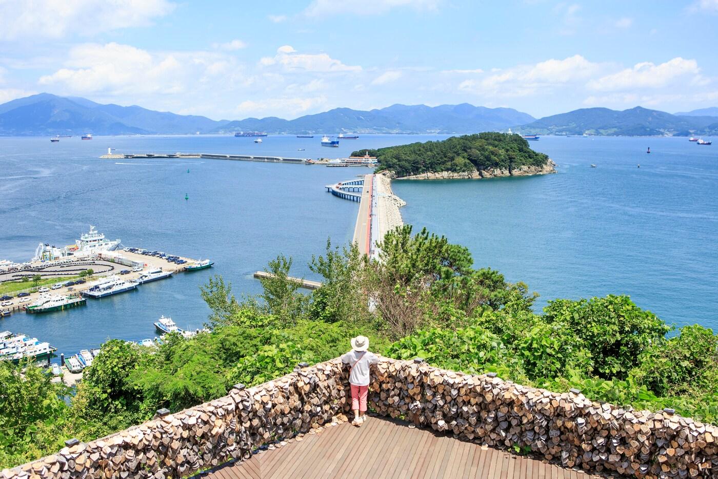 본문 이미지 - 자산공원에서 바라본 오동도(한국관광공사 제공)