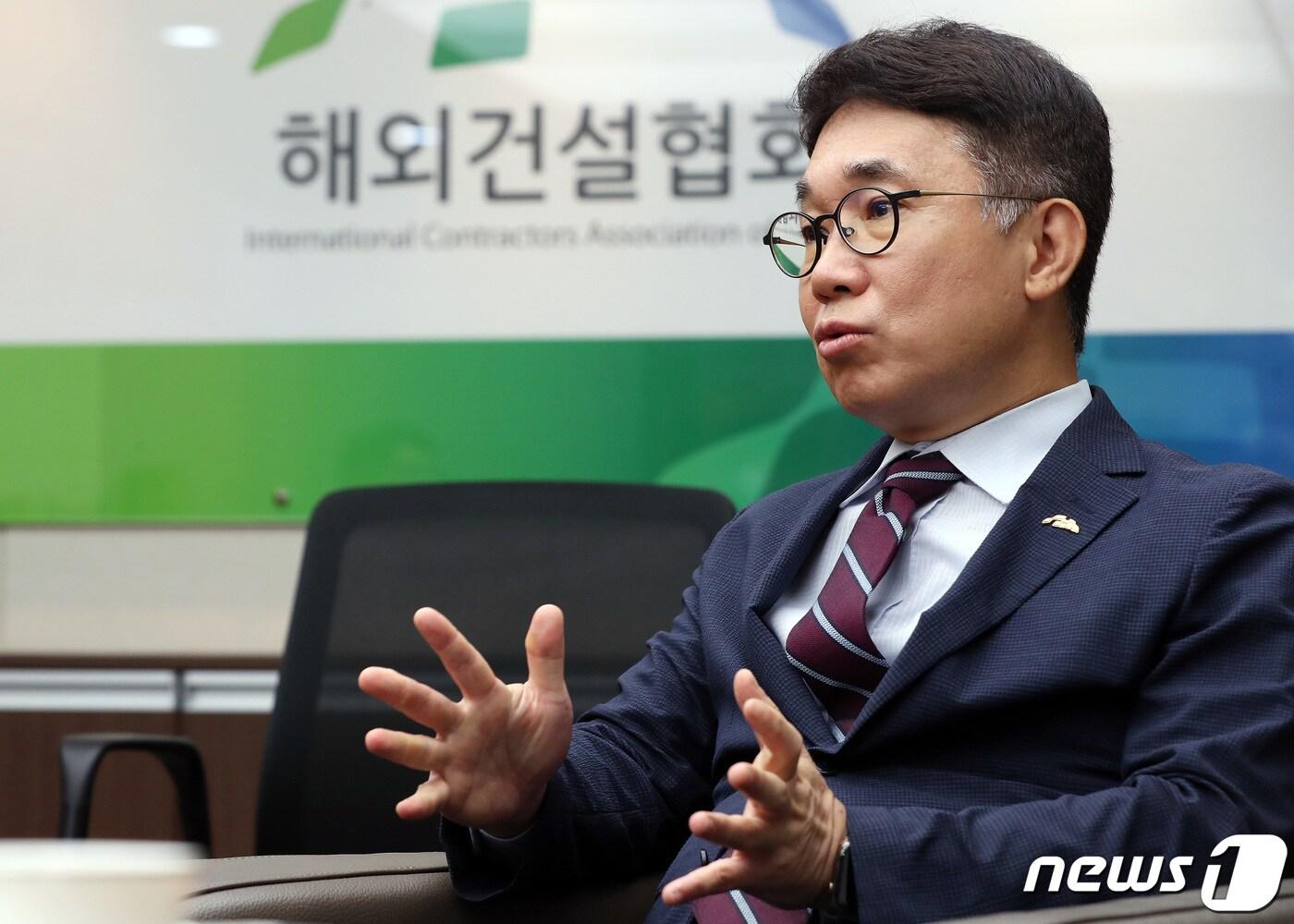 본문 이미지 - 박선호 해외건설협회장이 26일 서울 중구 부영빌딩에 위치한 해외건설협회에서 뉴스1과 인터뷰를 하고 있다. 2022.8.26/뉴스1 ⓒ News1 이동해 기자